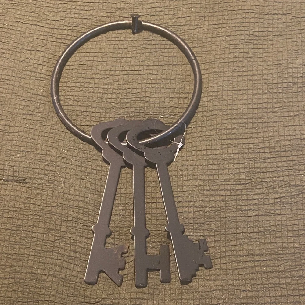 Black Metal Key Wall Decor